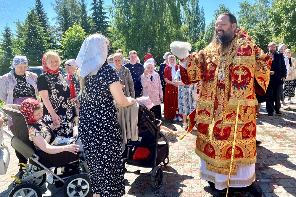 В день отдания Пасхи епископ Гавриил совершил богослужение в Казанском храме Челнов [+Видео]