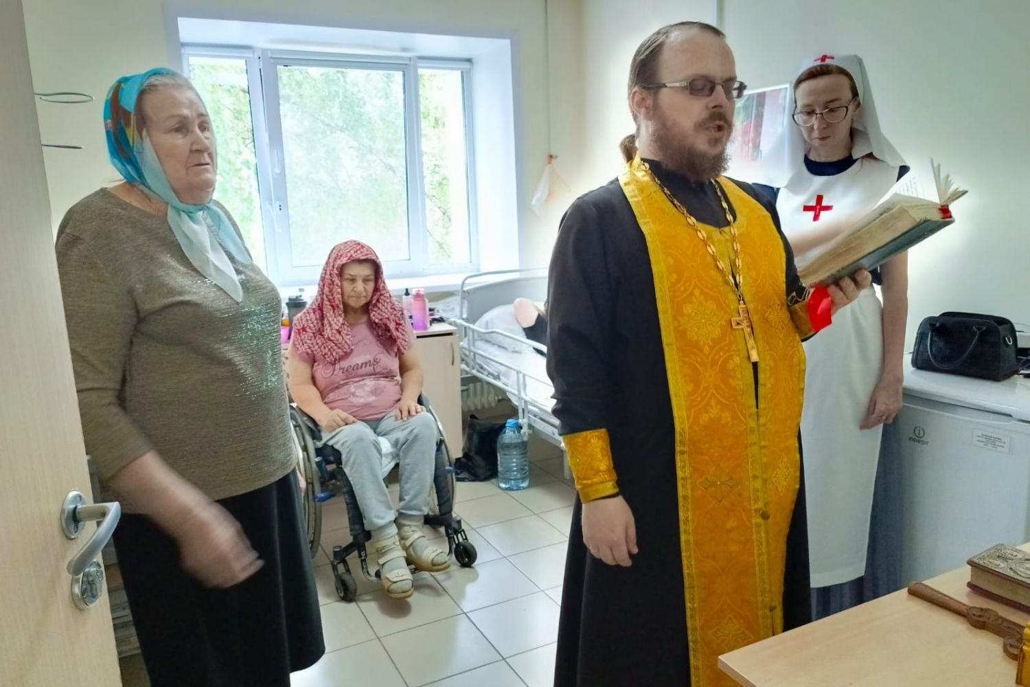 Нести любовь людям