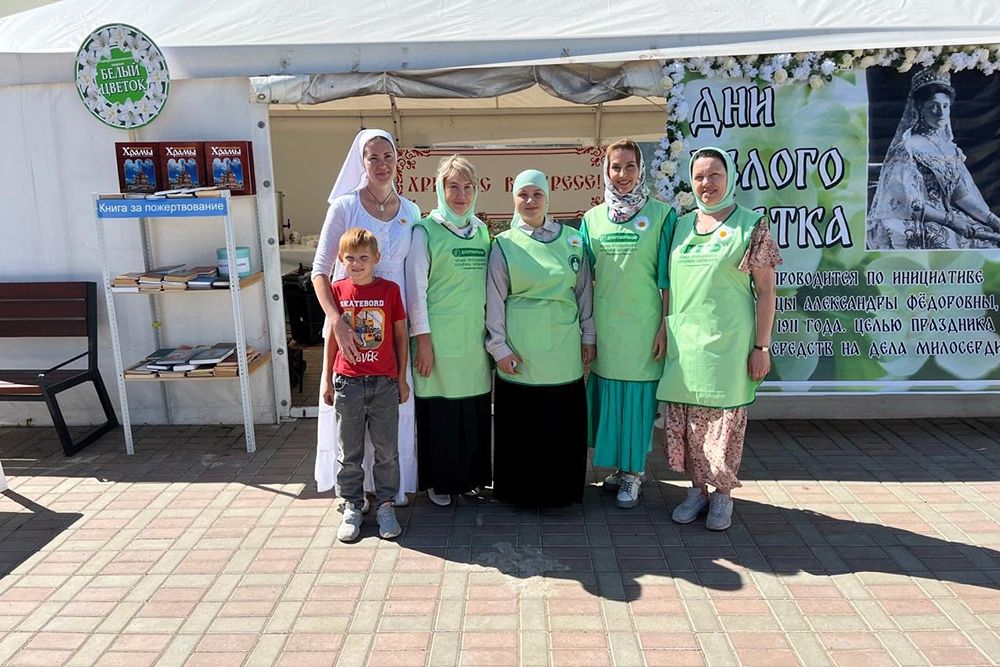 Белый цветок добра
