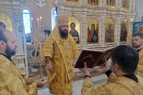 Глава Набережночелнинской епархии возглавил воскресные богослужения в Челнах [+Видео]