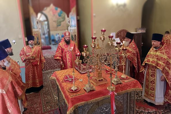 Правящий архиерей Набережночелнинской епархии возглавил богослужения праздника великомученика Пантелеимона [+Видео]