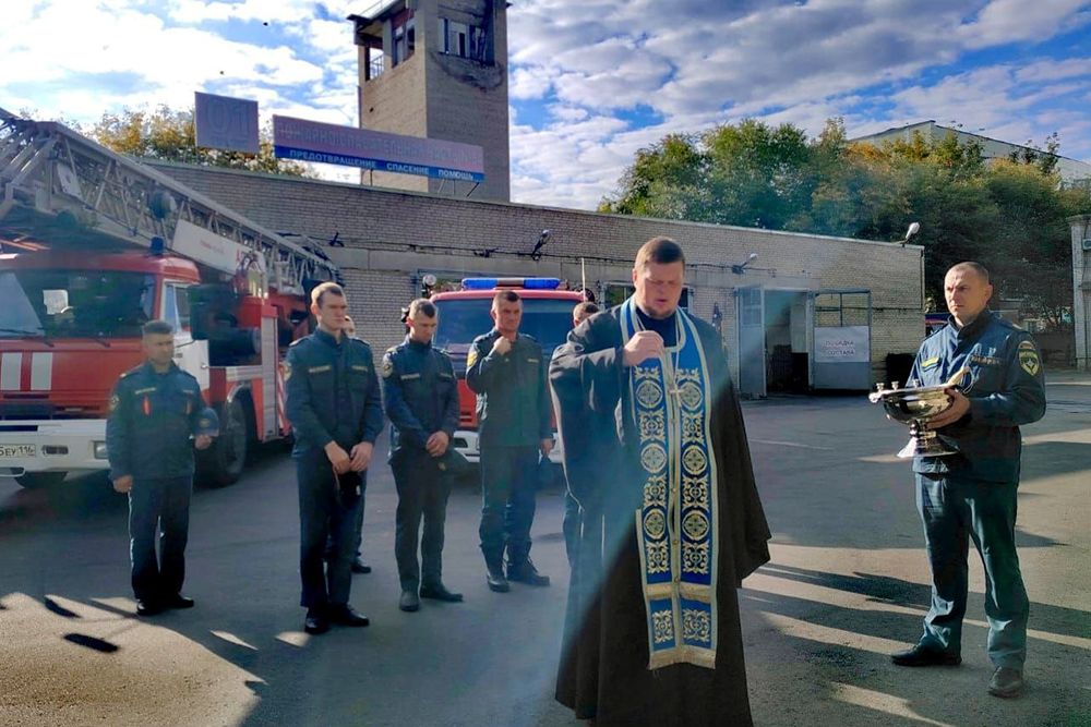В Набережночелнинской епархии совершены молебны в пожарных частях