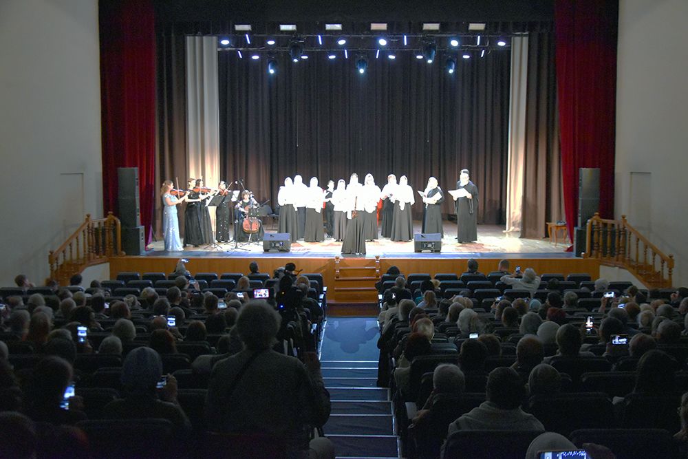 Прославить Родившегося Богомладенца