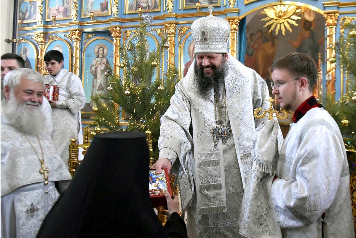 В Неделю по Рождестве Христовом епископ Гавриил совершил праздничные богослужения [+Видео]