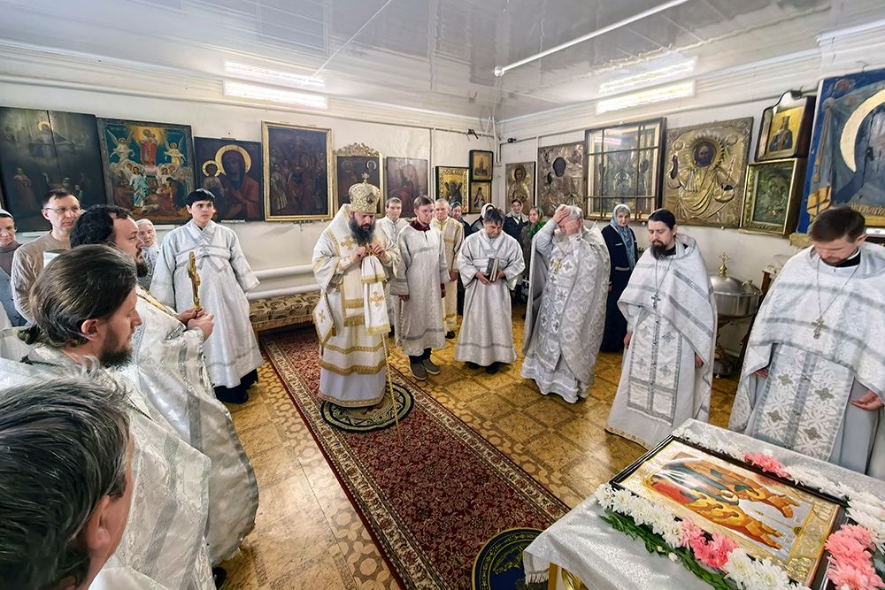 Епископ Гавриил совершил Литургию в Иоанно-Предтеченском храме села Костенеево