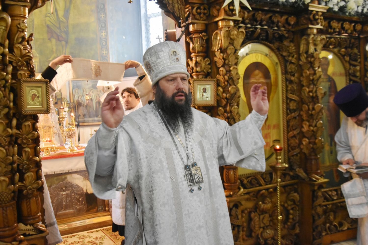 Епископ Гавриил совершил богослужения Рождественского сочельника в кафедральном соборе Челнов [+Видео]