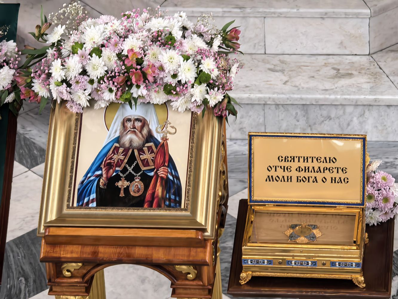 В храме Серафима Саровского проходят молебны у ковчега с мощами святителя Филарета