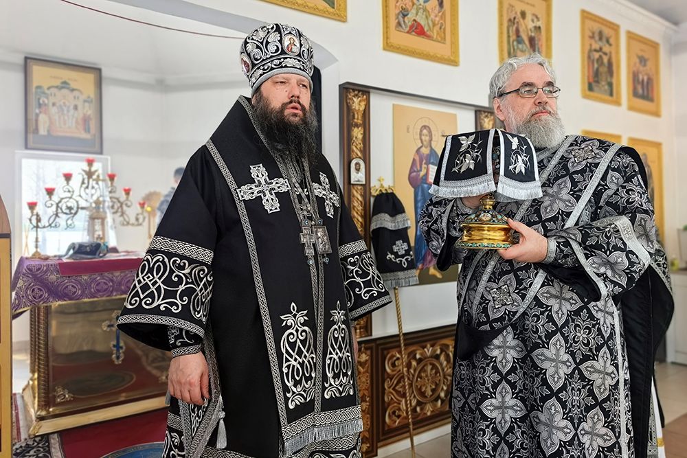 Епископ Гавриил совершил Литургию Преждеосвященных Даров в Крестовоздвиженском храме [+Видео]