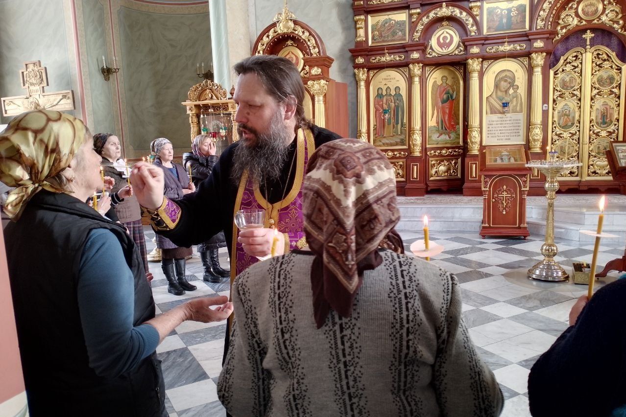 Епископ Гавриил совершил Соборование в храме преподобного Серафима Саровского
