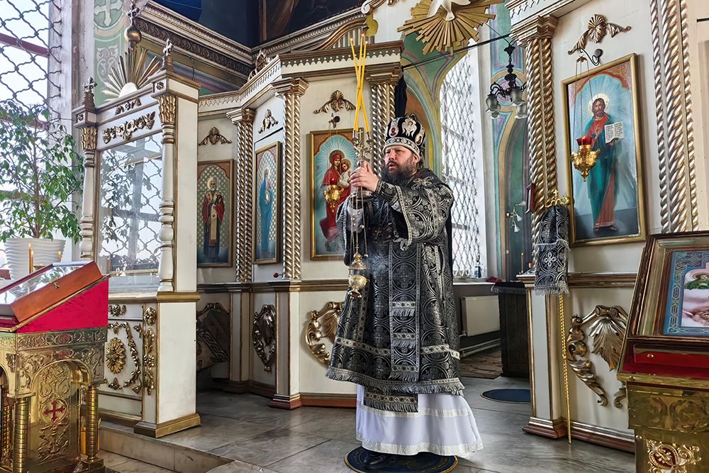 Епископ Гавриил совершил Литургию Преждеосвященных Даров в Покровском соборе в Елабуге