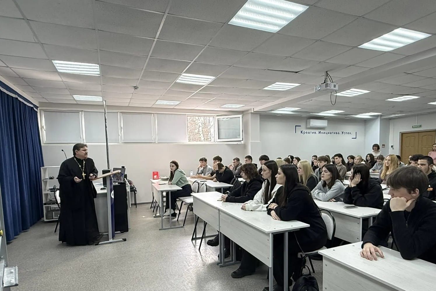 Руководитель миссионерского отедела епархии встретился со студентами