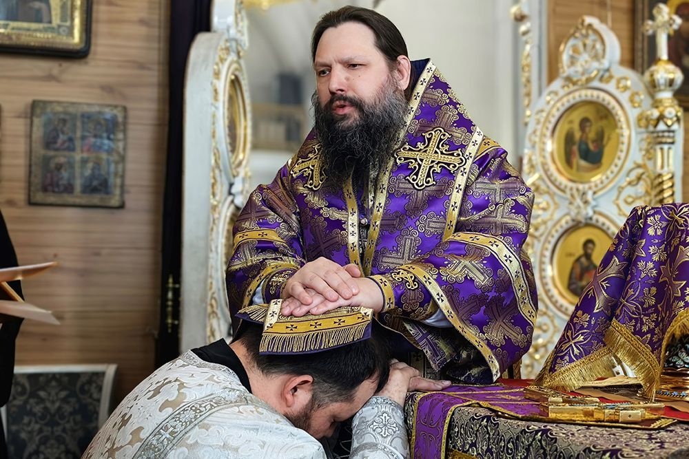 Совершена пресвитерская хиротония диакона Дионисия Васильева