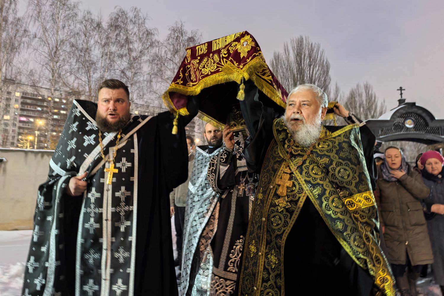 Плач о Распятом и надежда Воскресения: вечерня Великого Пятка и утреня Великой Субботы