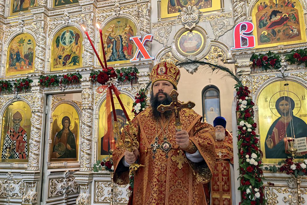 В ночь с 11 на 12 апреля Епископ Гавриил совершил Пасхальную службу