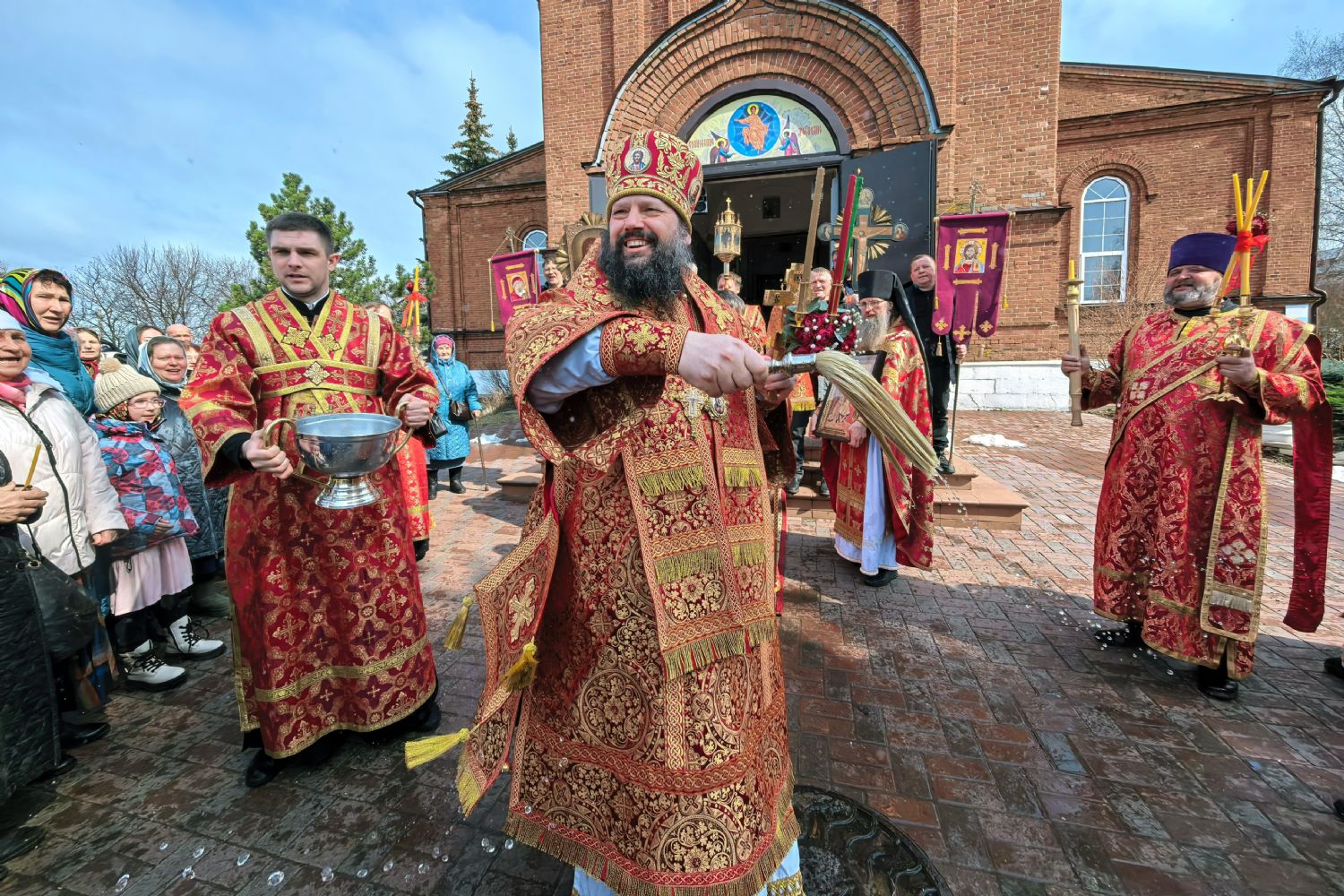 В понедельник Светлой седмицы епископ Гавриил совершил Литургию [+Видео]