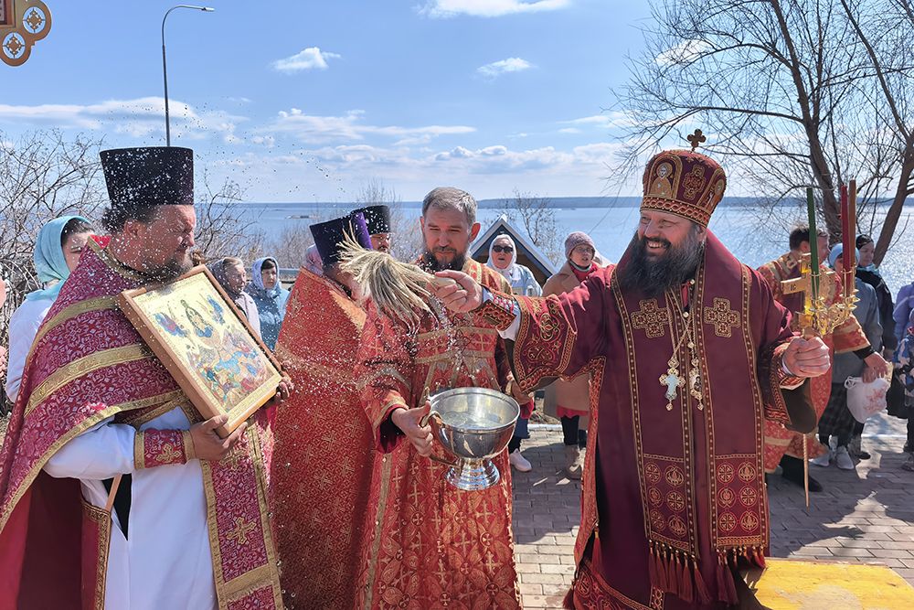 Епископ Гавриил совершил освящение «Живоносного источника» в Тихих горах