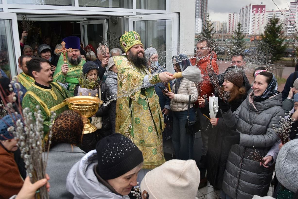 В храмах Набережночелнинской епархии пройдут богослужения Лазаревой субботы и Вербного воскресенья