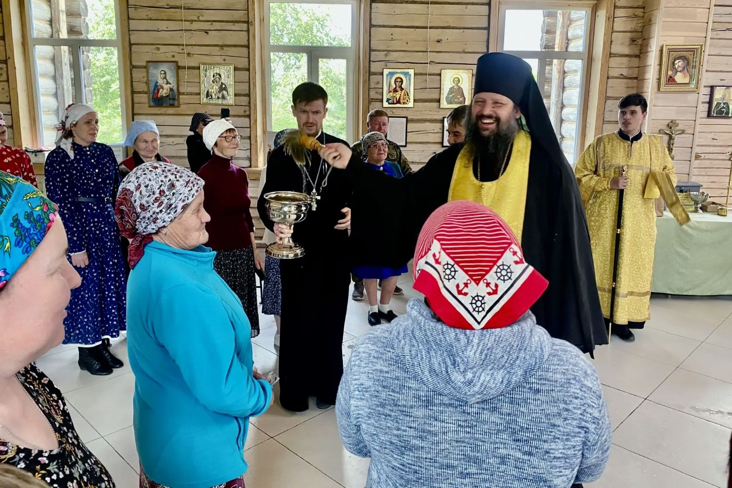 Архипастырский визит и дары для храма