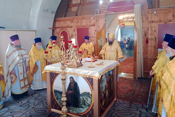 Епископ Гавриил возглавил престольные торжества в храме Тихона Амафунтского в селе Тихоново
