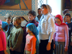 Причащение учащихся воскресной школы Боровецкого храма. Увеличить изображение. Размер файла: 446,63 Kb [800X600]