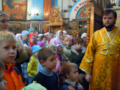 Причащение учащихся воскресной школы Боровецкого храма. Увеличить изображение. Размер файла: 502,22 Kb [800X600]
