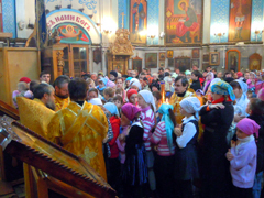 Причащение учащихся воскресной школы Боровецкого храма. Увеличить изображение. Размер файла: 482,57 Kb [800X600]