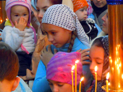 Причащение учащихся воскресной школы Боровецкого храма. Увеличить изображение. Размер файла: 464,3 Kb [800X600]