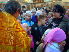 Причащение учащихся воскресной школы Боровецкого храма. Увеличить изображение. Размер файла: 490,74 Kb [800X600]
