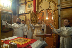 Ночное богослужение в праздник Крещения Господня в Боровецкой церкви. Увеличить изображение. Размер файла: 102,42 Kb [800X536]