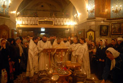 Ночное богослужение в праздник Крещения Господня в Боровецкой церкви. Увеличить изображение. Размер файла: 103,83 Kb [800X536]