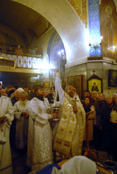 Ночное богослужение в праздник Крещения Господня в Боровецкой церкви. Увеличить изображение. Размер файла: 108,4 Kb [536X800]
