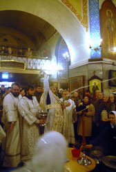 Ночное богослужение в праздник Крещения Господня в Боровецкой церкви. Увеличить изображение. Размер файла: 115,68 Kb [536X800]