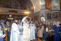 Ночное богослужение в праздник Крещения Господня в Боровецкой церкви. Увеличить изображение. Размер файла: 113,36 Kb [800X536]