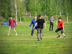 Игра в футбол православной молодежи Челнов. Увеличить изображение. Размер файла: 278,97 Kb [800X600]