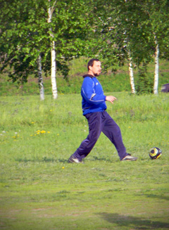 Игра в футбол православной молодежи Челнов. Увеличить изображение. Размер файла: 401,4 Kb [800X1089]