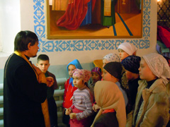 Детская воскресная школа готовиться к встрече Рождества.Увеличить изображение. Размер файла: 180,76 Kb [800X600]