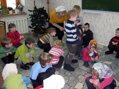 Детская воскресная школа готовиться к встрече Рождества.Увеличить изображение. Размер файла: 235,67 Kb [800X600]