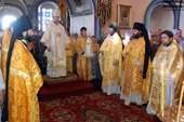 Архиепископ Анастасий возглавил престольные торжества в Петропавловском соборе <img border=