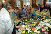 Правящий архиерей возглавил чин погребения плащаницы Божией Матери в храме Казанской духовной семинарии