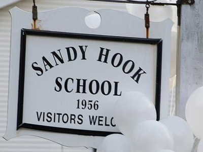 Церковь молится о погибших в результате перестрелки в начальной школе в США