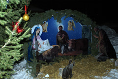 Установка Рождественского вертепа. Увеличить изображение. Размер файла: 533,1 Kb [800X536]