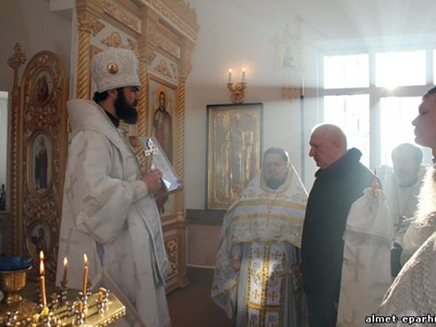Епископ Мефодий совершил освящение храма Николая Чудотворца в селе Новоникольское