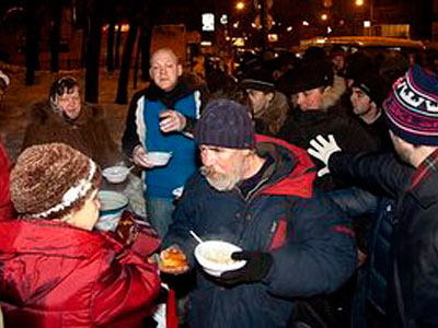 Волонтеры проведут новогоднюю ночь с бездомными