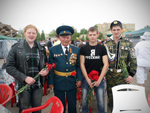 Молодежная группа «Рассвет» поздравила ветеранов. Размер файла: 519,32 Kb [1200X900]