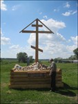 В деревне Черкасово установлен Поклонный Крес. Размер увеличенного изображения: 1551,07 Kb [1200X1600]