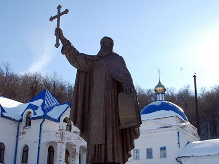 В Макарьевской обители сооружен памятник Макарию Желтоводскому