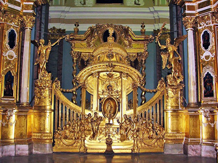 В Петербурге восстановили уникальный иконостас Петропавловского собора