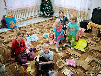 Добровольцы привезли в Крымск более 600 рождественских подарков