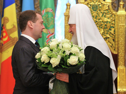 Медведев лично поздравил патриарха Кирилла с днем интронизации
