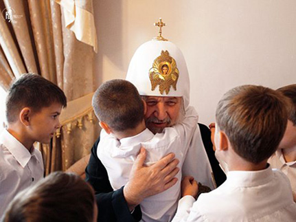 В перспективе Патриарх Кирилл активизирует заботу Церкви о сиротах и детях-инвалидах, — диакон Александр Волков